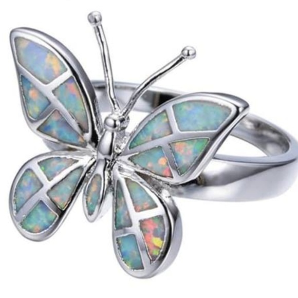Jewelry - NWOT Size 8 Silver Butterfly Ring